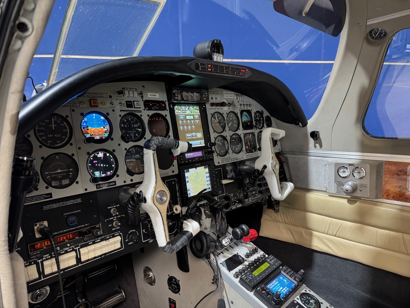 Aircraft cockpit and avionics panel