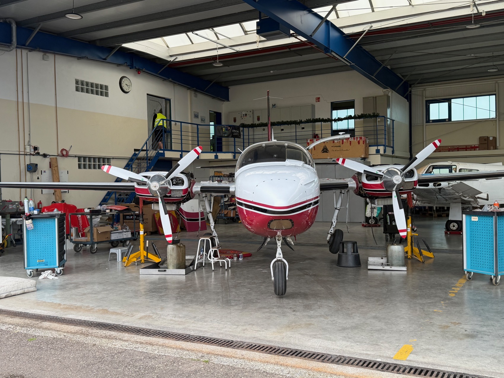 Twin aircraft in the GA-Maintenance hangar