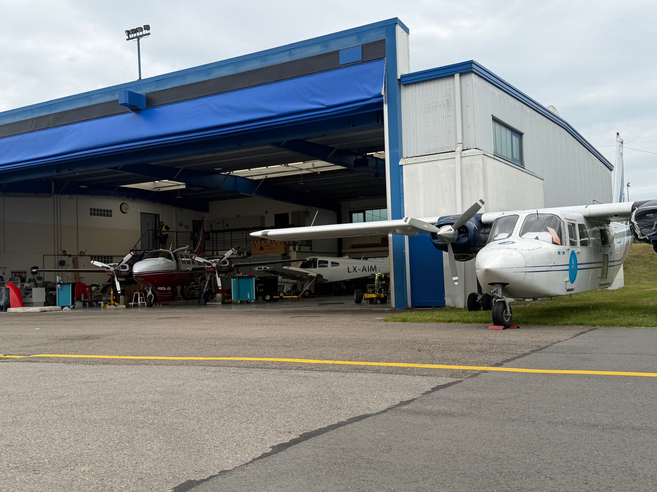 Aircraft maintenance hangar with general aviation aircraft